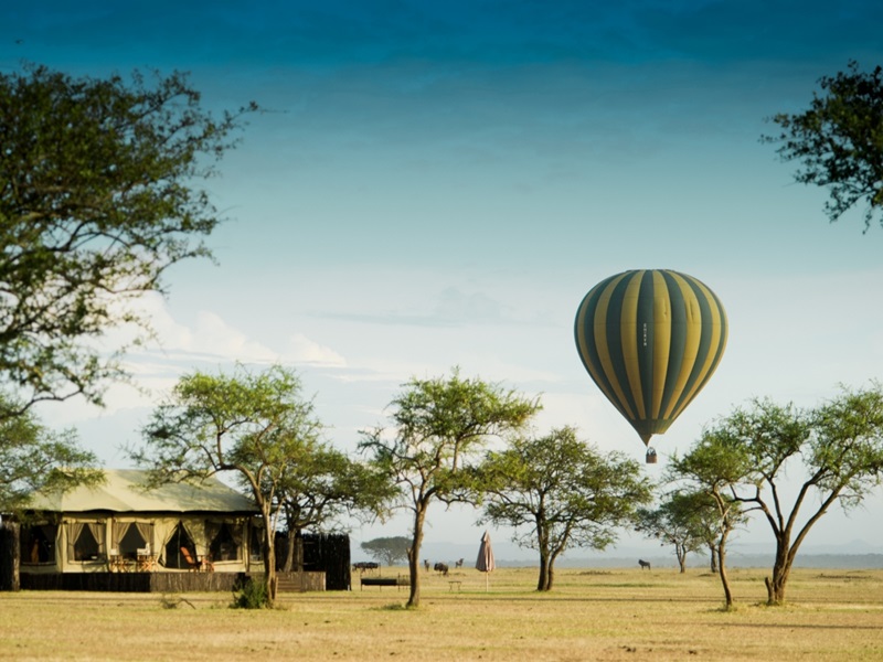 singita-sabora-tented-camp-with-hot-air-balloon