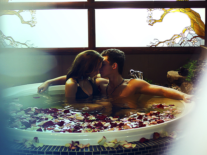 couple_romance_bathroom_petals_love_kiss_49238_2560x1440