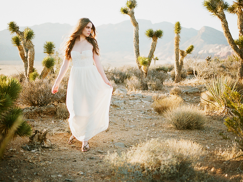 thumbs_web-3-gaby-j-desert-bridal