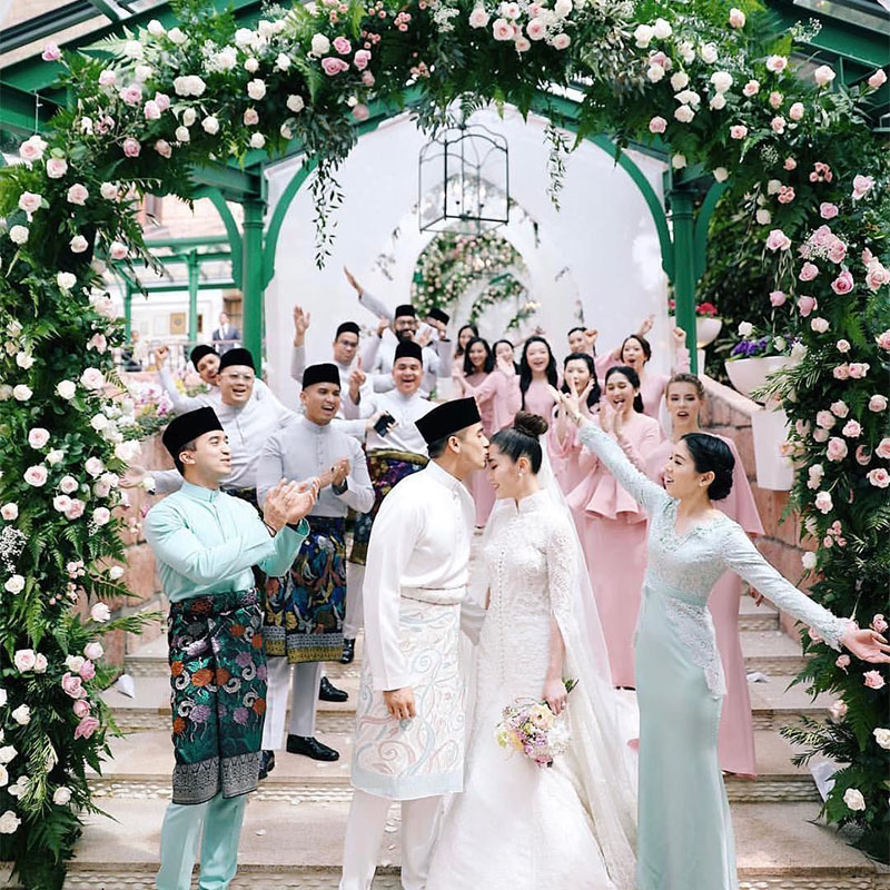 faliq nasimuddin and chryseis tan's private wedding celebrating with friends and family turqoise and pink theme